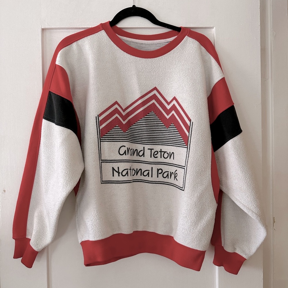 Vintage Grand Tetons Crewneck - pre-owned!